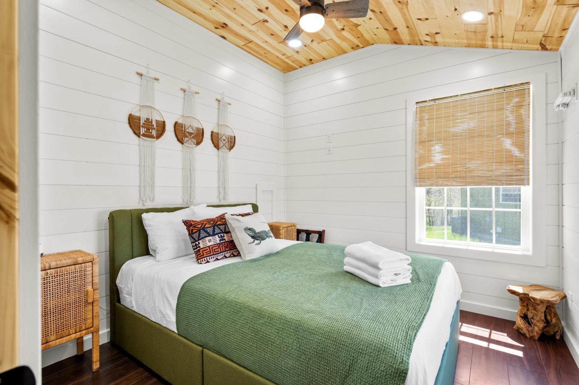 The Lodges At Eden Reserve - Pet Friendly Cabins Near Ark Williamstown Exterior photo