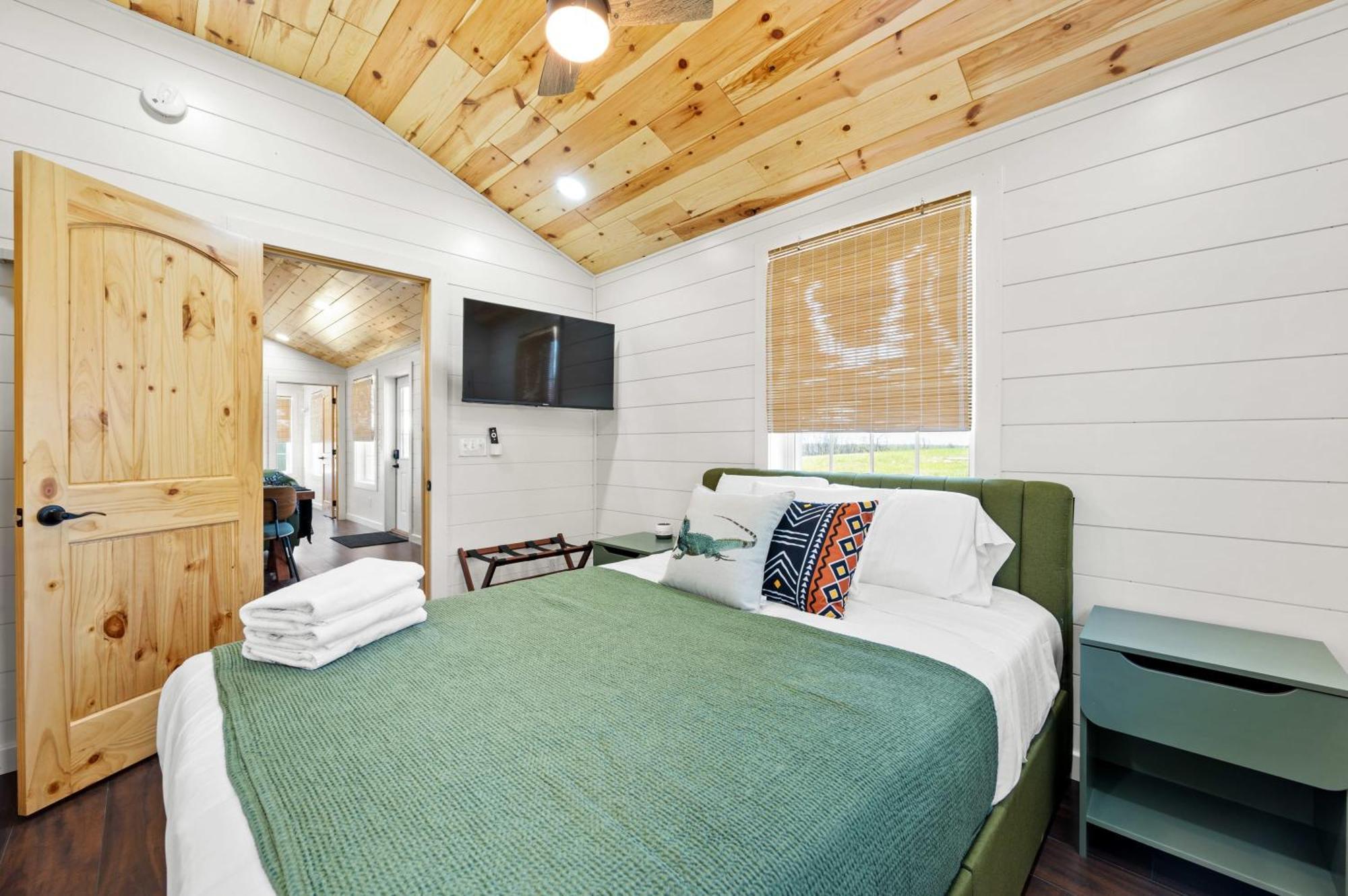 The Lodges At Eden Reserve - Pet Friendly Cabins Near Ark Williamstown Exterior photo