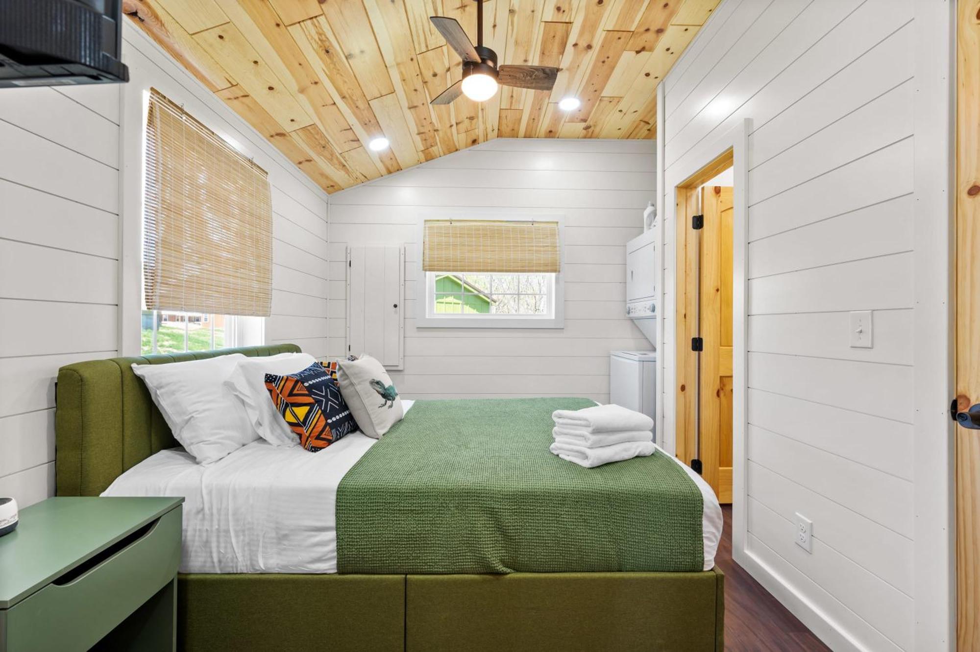 The Lodges At Eden Reserve - Pet Friendly Cabins Near Ark Williamstown Exterior photo